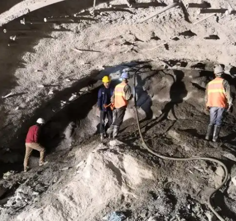 珙县拱顶带模注浆料的施工流程及注意事项